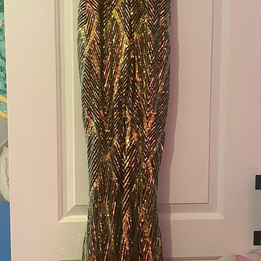 Gorgeous Sequin evening gown mermaid fit in perfect condition